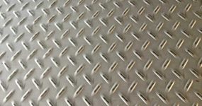 304L-SS-Checkered-Plates,-Sheets-&-Coils